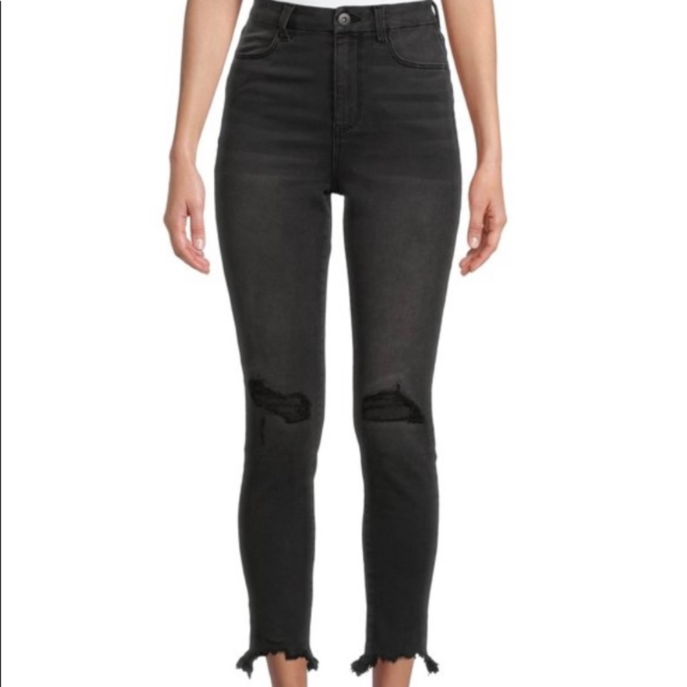 NWT Junior’s  No Boundaries Curvy Super High Rise Stretch Jegging